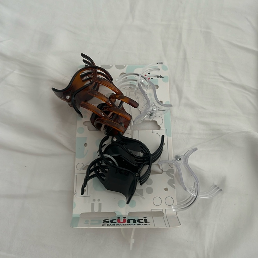 Scunci hair claw clips